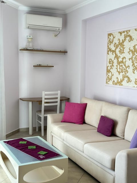 Living room, Seating area, air conditioner