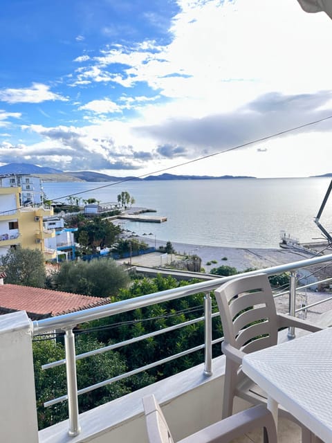 View (from property/room), Balcony/Terrace, Dining area, Sea view