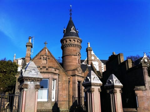 Carbet Lodge House in Dundee