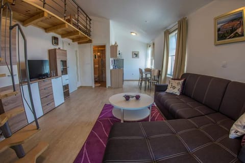 TV and multimedia, Seating area, Evening entertainment