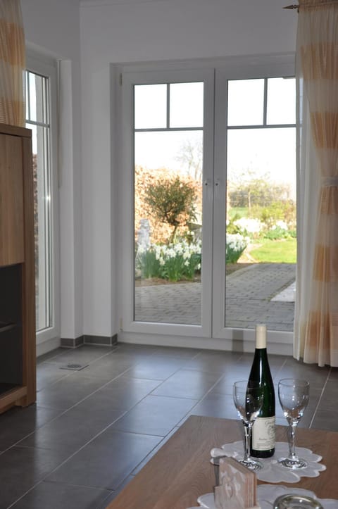 Patio, Garden, Balcony/Terrace, Living room