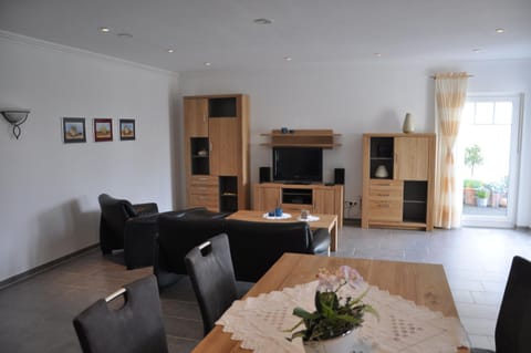 Photo of the whole room, Decorative detail