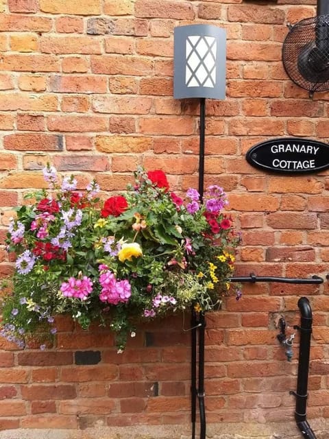 Granary Cottage House in Wychavon District