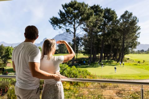 Property building, Spring, Day, People, Natural landscape, Garden, Golfcourse, View (from property/room), Guests, Garden view, group of guests