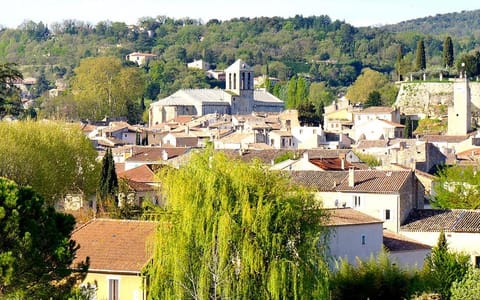 Property building, Day, Neighbourhood, Natural landscape, Bird's eye view, City view, Mountain view, Street view