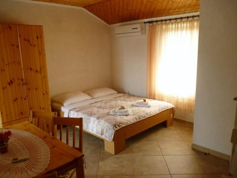 Dining area, Bedroom