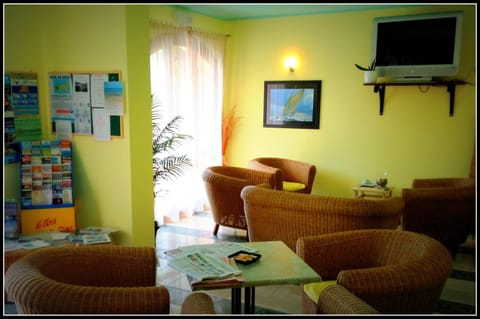 Communal lounge/ TV room