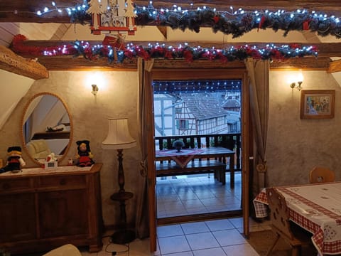 Balcony/Terrace, Living room, Dining area, Street view