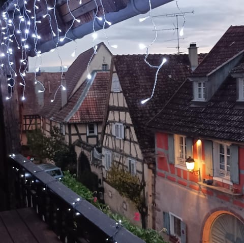 Balcony/Terrace, Street view