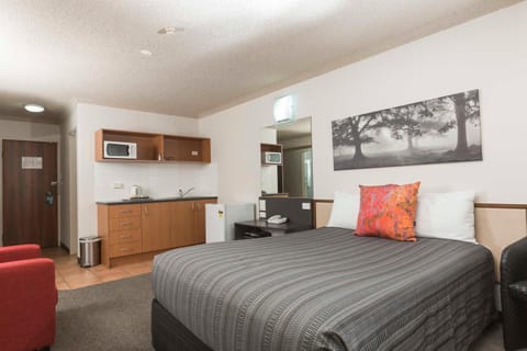 Belconnen Way Hotel & Serviced Apartments Hotel in Canberra