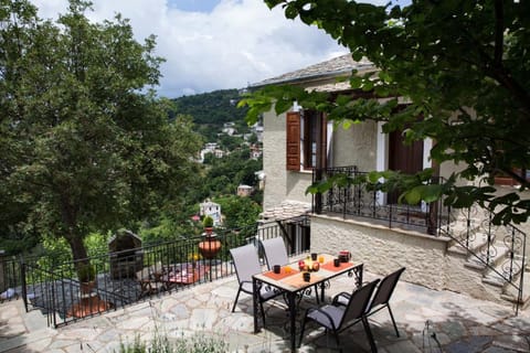 Nearby landmark, Day, Natural landscape, Summer, Photo of the whole room, City view, Mountain view