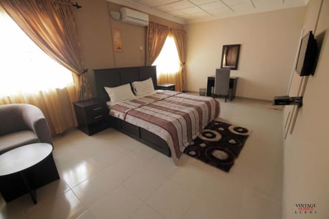 Bed, TV and multimedia, Living room, Bedroom, air conditioner