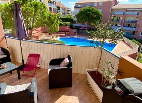Patio, Day, View (from property/room), Balcony/Terrace, Pool view, Swimming pool, sunbed