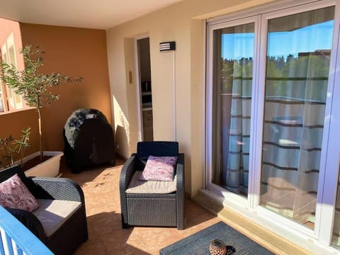 Patio, BBQ facilities