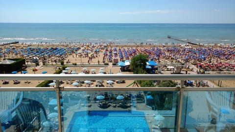 Hotel La Brezza frontemare Hotel in Lido di Jesolo