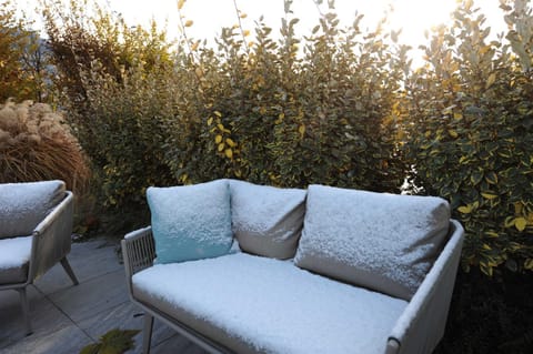 Seating area, Internal: Not applicable to any particular room