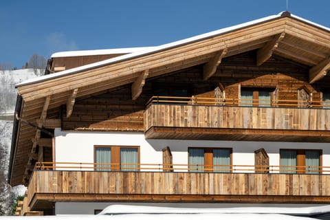 Property building, Winter, Balcony/Terrace