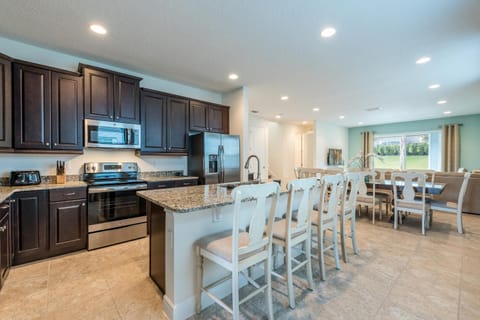 Inviting Home by Rentyl with Water Park Access near Disney - 7498M Casa in Four Corners