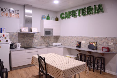 Kitchen or kitchenette, Dining area, Communal kitchen