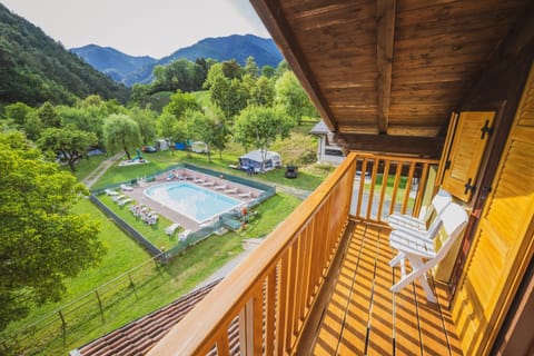 Balcony/Terrace, Mountain view, Pool view