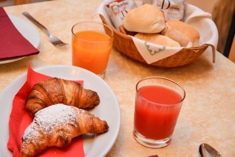 Restaurant/places to eat, Continental breakfast, Italian breakfast, Non alcoholic drinks