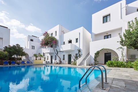 Eva Suites & Apartments Apartment hotel in Agia Marina