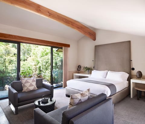 Photo of the whole room, Seating area, Bedroom