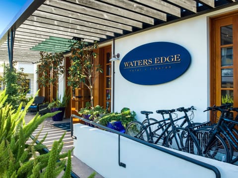 Waters Edge Hotel in Belvedere