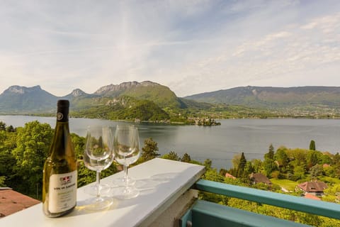 L'Hermitage, 4 appartements avec terrasse, vue lac, parking et PISCINE, LLA Selections by Location Lac Annecy Condo in Talloires