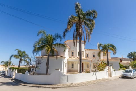 Casa Clementina Casa in Lagos