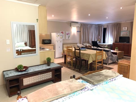 Marshrose Accommodation Bed and Breakfast in Cape Town