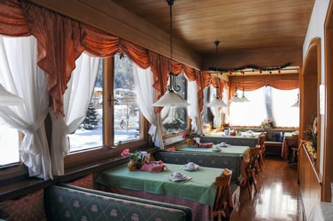 Hotel Garni St. Hubertus Hôtel in Madonna di Campiglio