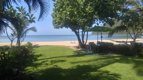 Facade/entrance, Garden, Beach, Garden view, Sea view