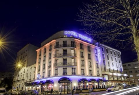 Property building, Facade/entrance, Night