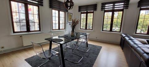 The View - spacious 2 bdr appt in with view Apartment in Antwerp