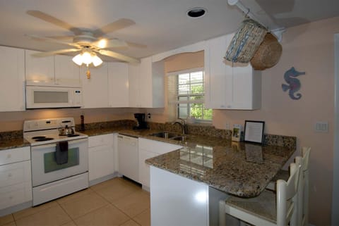 Seahorse Cottages - Adults Only Inn in Sanibel Island