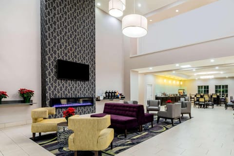 La Quinta by Wyndham DFW Airport West - Bedford Hotel in Bedford