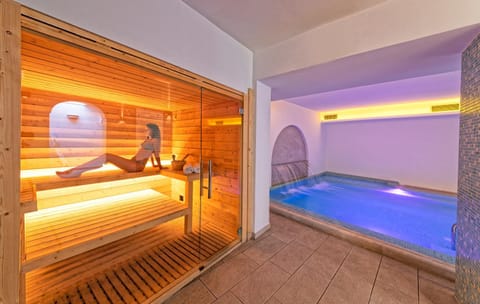 People, Massage, Sauna, Solarium, Spa and wellness centre/facilities, Other, Swimming pool