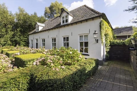 Facade/entrance, Dining area, Garden view