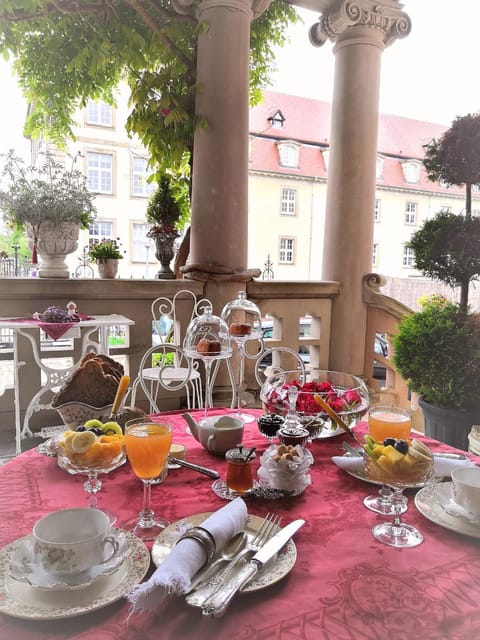 Patio, Dining area, Breakfast