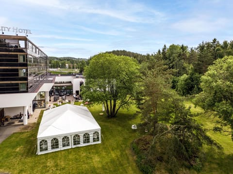 Property building, Bird's eye view, Garden, Garden view