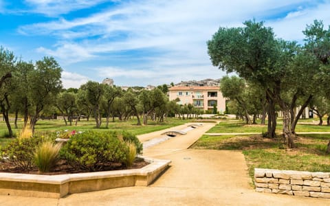 Lagrange Vacances Le Domaine de Bourgeac Apartment hotel in Arles