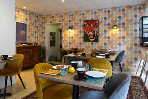 Property building, Breakfast, Buffet breakfast