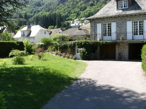Facade/entrance, Garden