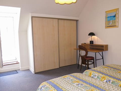 Apartment Le Bénétin - DAR303 by Interhome Condo in Dinard