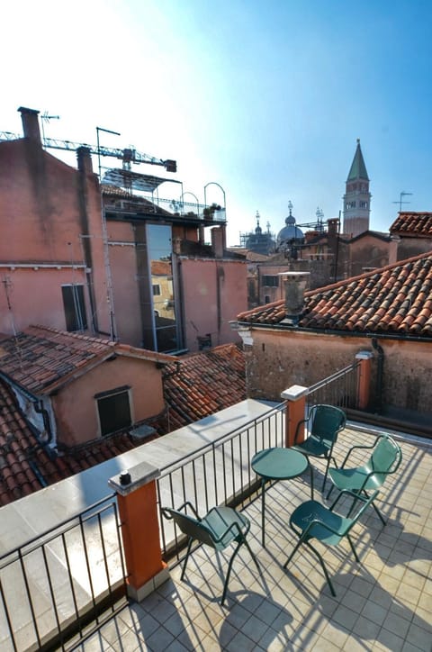 Nearby landmark, View (from property/room), Other, City view, Landmark view