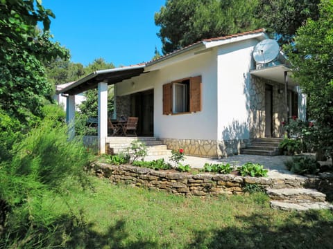 Holiday Home Margit by Interhome House in Premantura