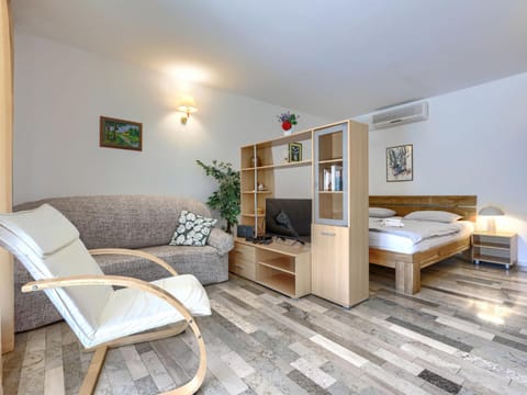 Holiday Home Margit by Interhome House in Premantura