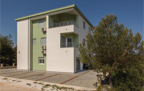 Nice Apartment In Saldun With Wifi Condo in Trogir