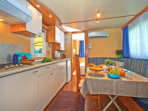 Holiday Home Maxi Caravan Escale by Interhome Haus in Baia Domizia